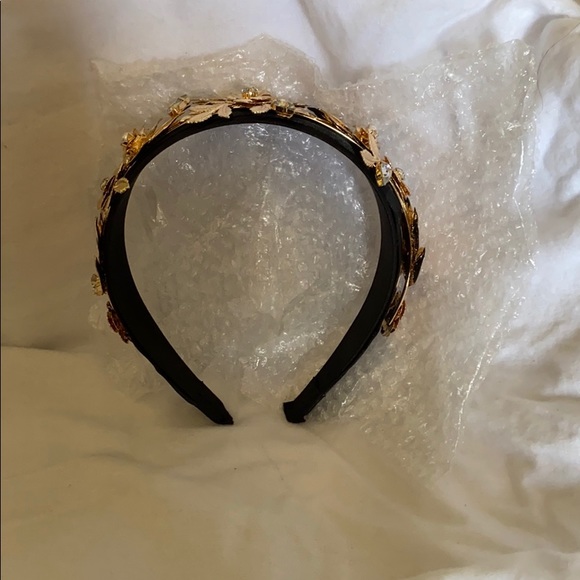 Head band, and never worn. - Picture 4 of 5
